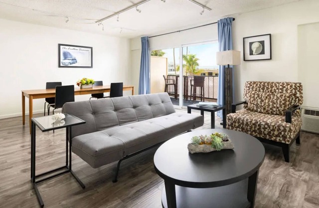 Oceanfront Stay with Direct Beach Access, Outdoor Swimming Pools & Laguna Views
