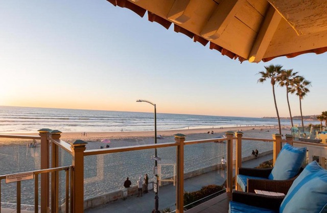 Oceanfront, two-level condo with stunning view, decks, fast WiFi & fireplace