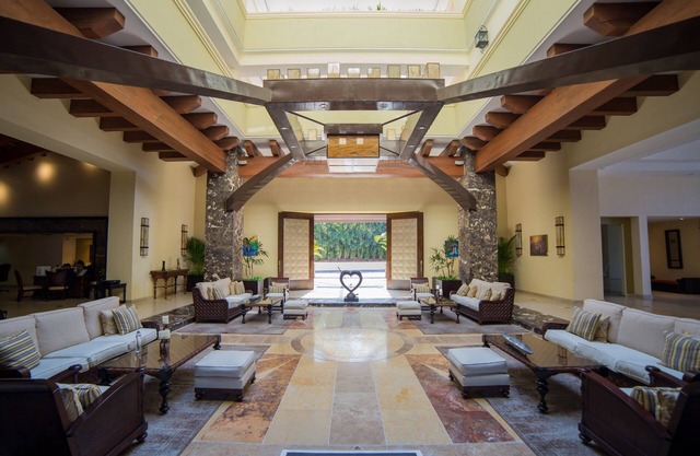 OCEANFRONT: Xmas Dec 20-27 - 3-BR PH w/wifi in a 5 star Resort in PV