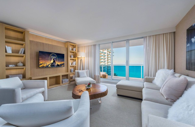 Oceanview Private Condo at 1 Hotel & Homes -1144
