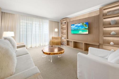 Oceanview Private Condo at 1 Hotel & Homes -1211