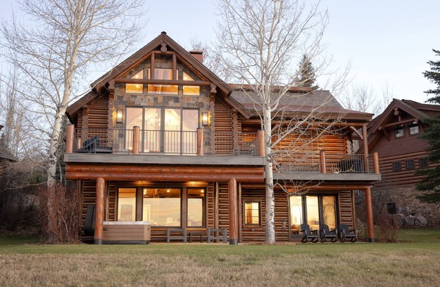 Ogden's Fancy Fly Luxury Teton Springs Cabin in Victor, ID. A/C & Hot Tub