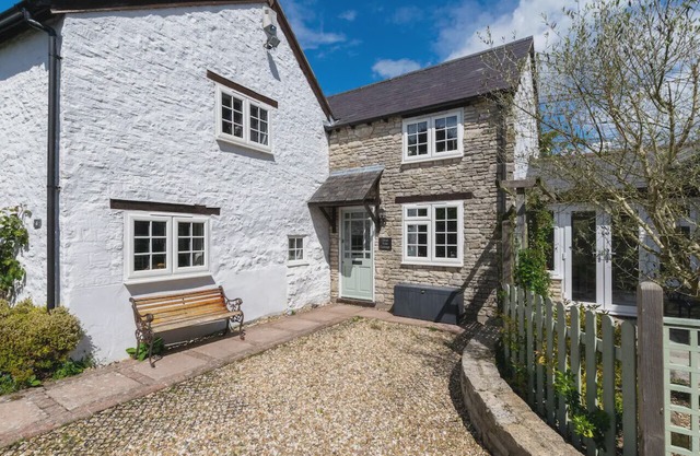 Olive Tree Cottage - Three Bedroom House, Sleeps 6