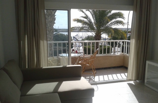 On promenade, sea and harbour views, within walking distance to beach and amenit