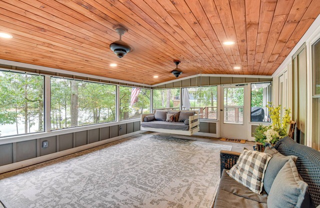 On-Site River Access: Hartwell Getaway w/Deck!