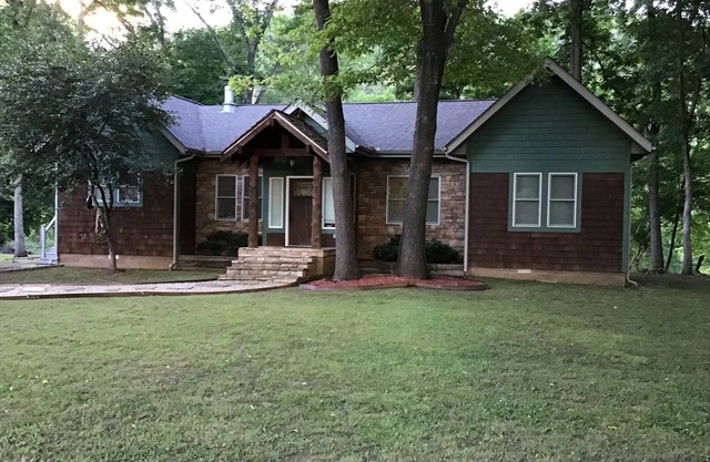 On the banks of the White River with beautiful views and the best fishing area