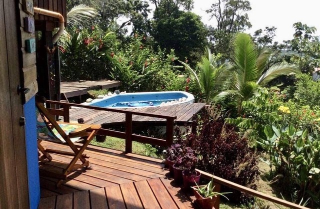 On the hill ocean view jungle cabana, pool & bikes