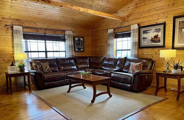 *Once a Part of the Beloved Shady Oak Lodge - Cabin 1 (Sleeps 6) w/ Boat Ramp*