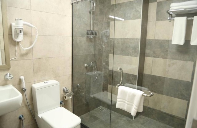One Bedroom Apartment Near Risk Cafe