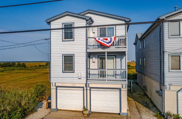 Only a Select Few have these panoramic views of the wetlands!