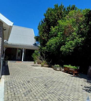 Onrus 4BR House Sleeps 7, Fireplace, Walk to Beach