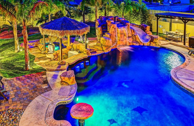 OO Secluded Oasis 9BD/8BA Villa w/Resort Pool. Sleeps 34!