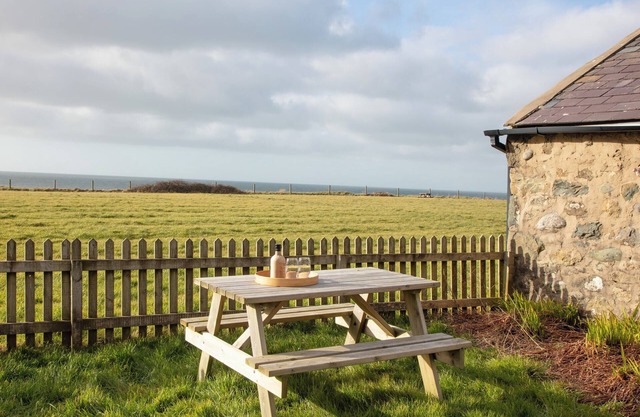 Open plan ground floor cottage located in the Llyn Peninsula, with many beaches close by.