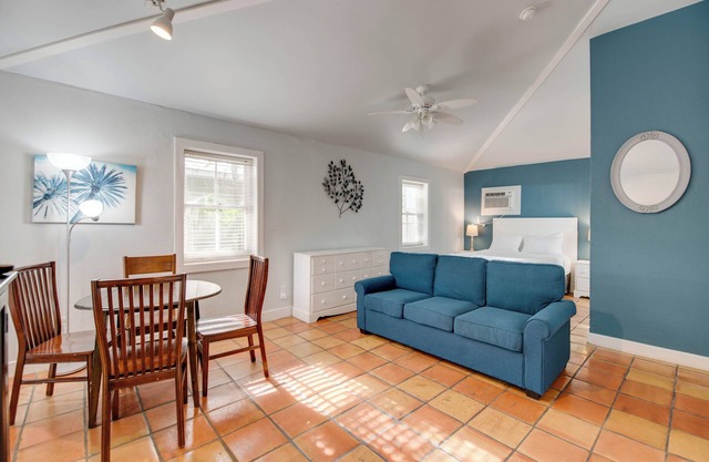 Osprey Suite | Charming Hideaway, Hot Tubs, Close to Duval!