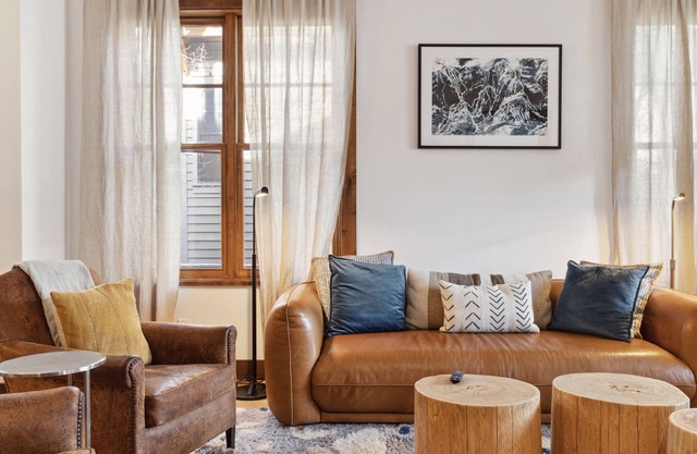 Outpost: Grand View 301 - Renovated Condo w/AC