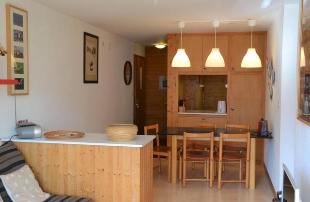 Outside : flat for 4 person on the 2nd floor, balcony -Inside : 55 sqm, living room with dining area