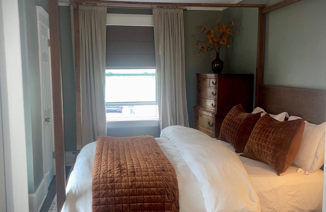 Overlook Escape - Dog Friendly & Centrally Located!
