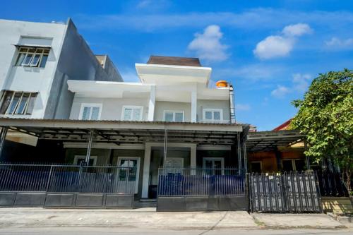 OYO 94818 Sabina House Syariah