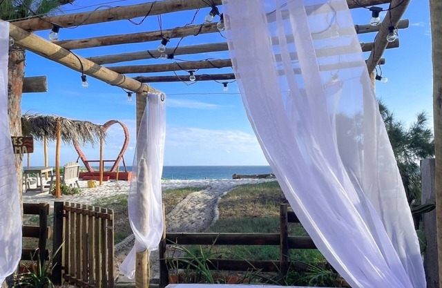 Pé na areia.