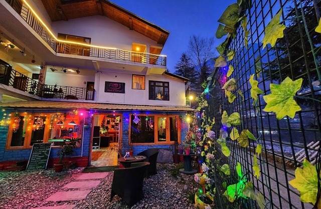 Page 3 - Riverside Rooms & Bar