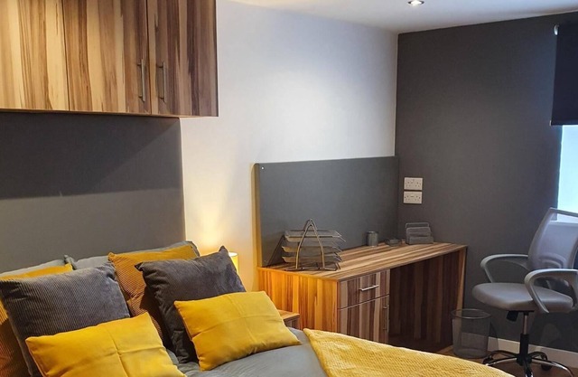 Palace Studio 1 Bedroom Apartment self-contained