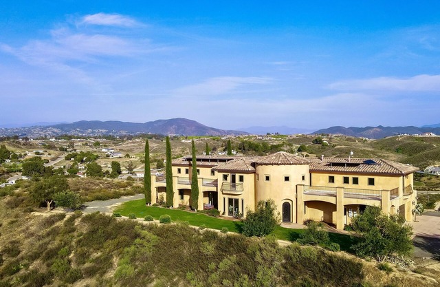 Palazzo Del Sol By AvantStay | Breathtaking Home w/Mountain Views & Hot Tub