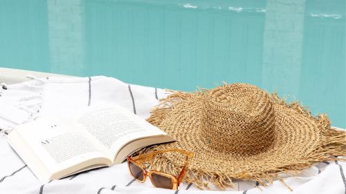 Pandanus - Spacious Waterfront Escape