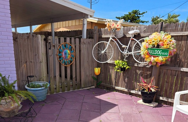 PARADISE on Driftwood, in Sunny Venice Florida 1-BR/1-BTH Suite/Ktchn. POOLSIDE