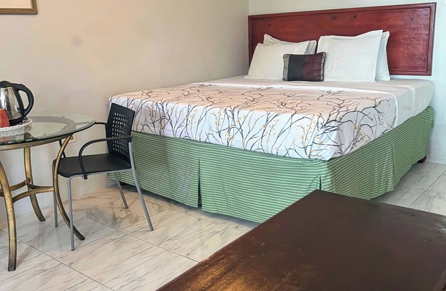 Paradise on the Rocks - Suite w/Kitchenette #9