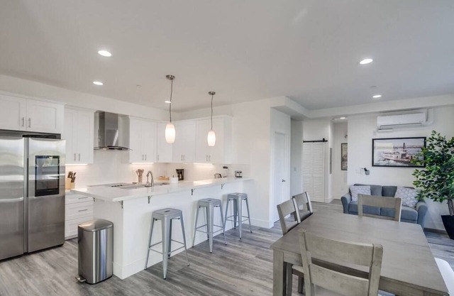 Park Blvd 304/Contemporary/Newly Built/Cozy