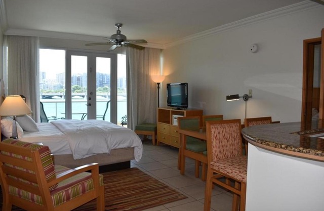 Parlor w Ocean view 2 guests + parking (C05)