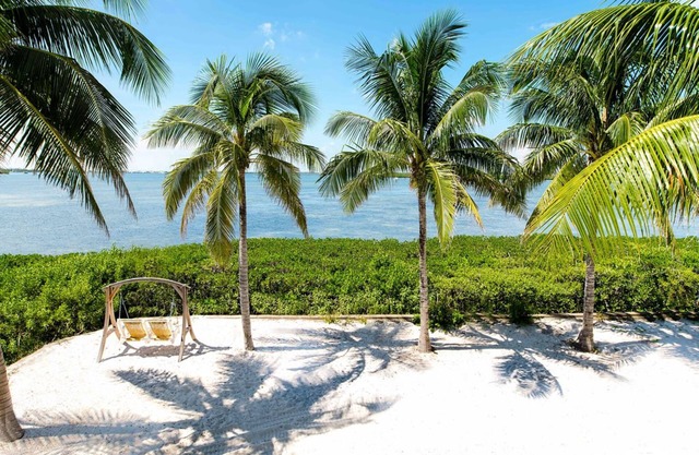 Parrot Key Hotel & Villas