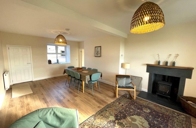 Pass the Keys | Beautiful 5BR Rural Cottage with Outstanding Views