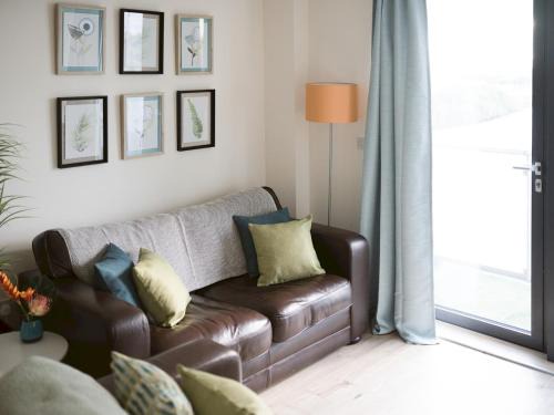 Pass the Keys Lovely 2-bed Glasgow Harbour with Parking and Views