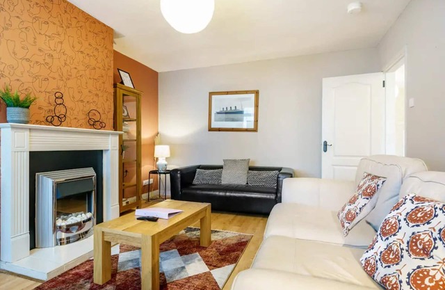 Pass the Keys | Lovely Home in Holywood | Lots Nearby | Seaside