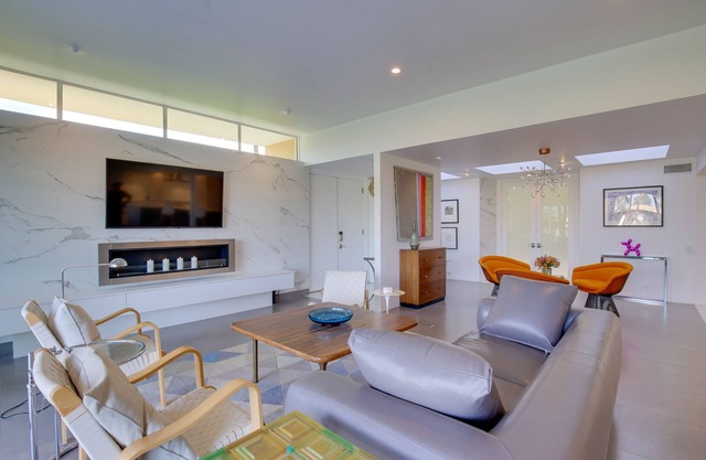 Patio, Grill & Mtn Views: Luxe Home in Palm Desert