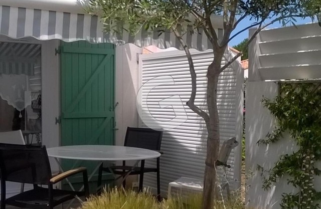 Pavillon à La Tranche sur Mer avec piscine, proche plage, pour 5 personnes - FR-1-357-114