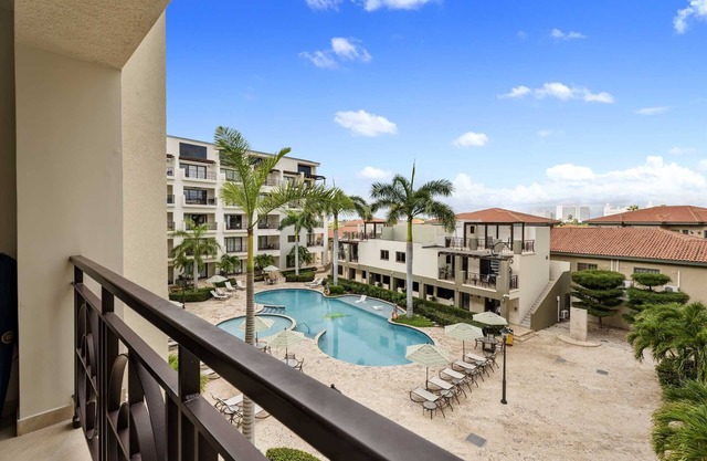 PC301 - Pool View - Perfect for a couple - Close to Palm Beach - 1BR