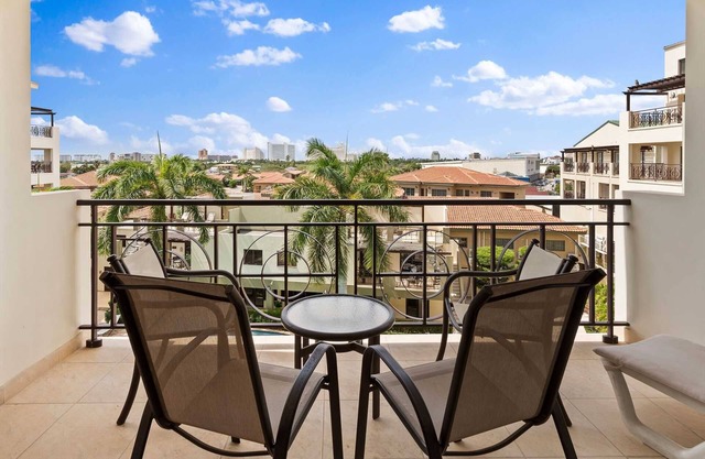 PC406 - Pool View - 1 BR Perfect for a couple - Close to Palm Beach - 1BR