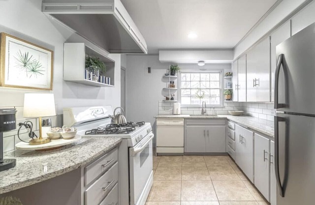 Peaceful Retreat 2BR/1BA Walk to Tech