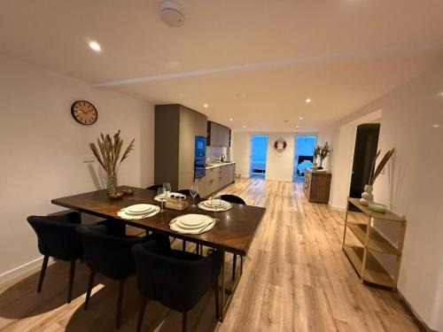 Pearl of the Cuyp Modern Comfort in De Pijp