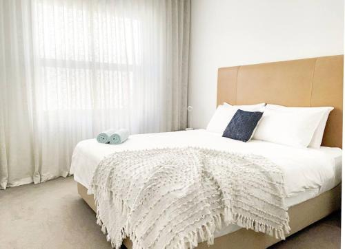 Pearl On Pakenham- Modern & Central W King Beds