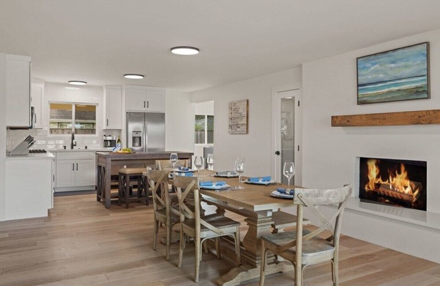 Pebble Beach's Tee Time: 4BR 3BA walk to the beach