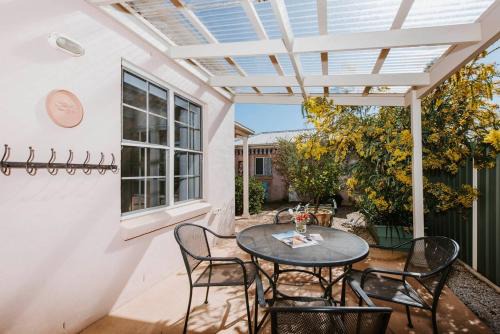 'Pebble Lane Cottage' A Charming Mudgee Stay