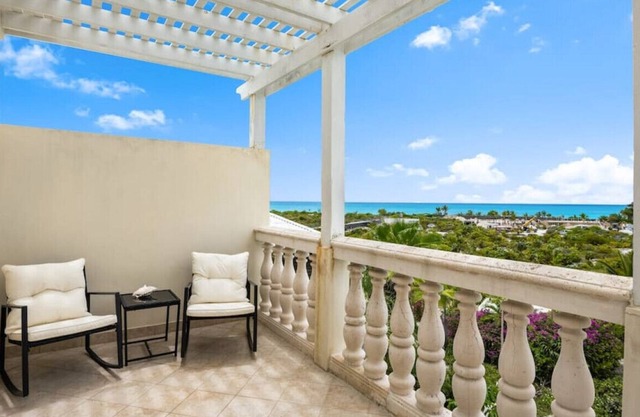Pelican's Nest #2 · 3 Bed Villa