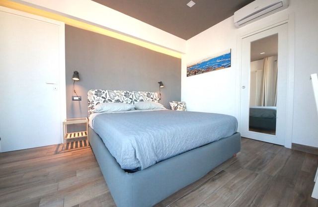 PENTHOUSE IN THE CENTER WITH VIEW TERRACE VESUVIUS