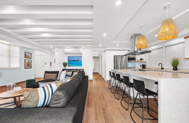 Penthouse With Free Parking | Balcony | Near The Beach | AC