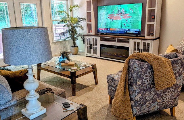 Perfect location, space for groups, 3 mi from CU! Across from Patrick Square!