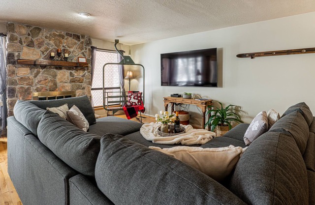 Perfect of Large Group, Private Hot Tub, Year-Round Recreation! Park City Park West Village 1650
