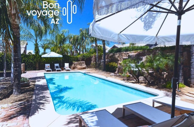 Perfect Phoenix Stay - Amazing Yard Pool & Hot Tub